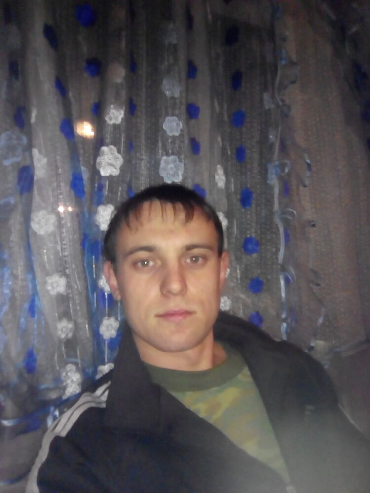  8636029  Wiktor, 32 ,    