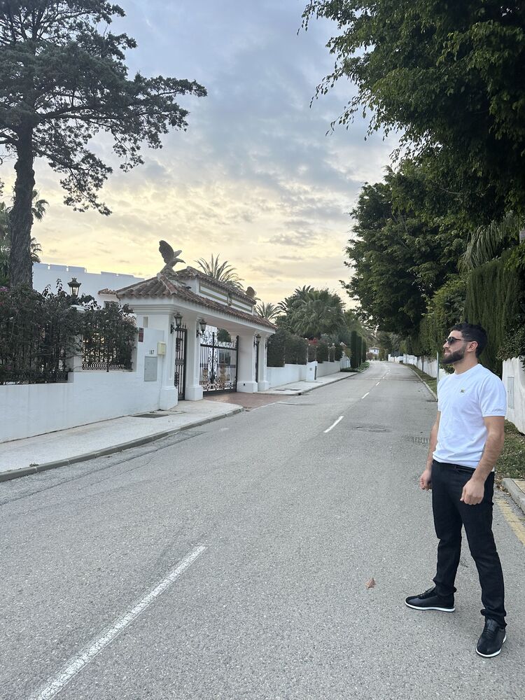  Marbella,   , 23 ,   ,   