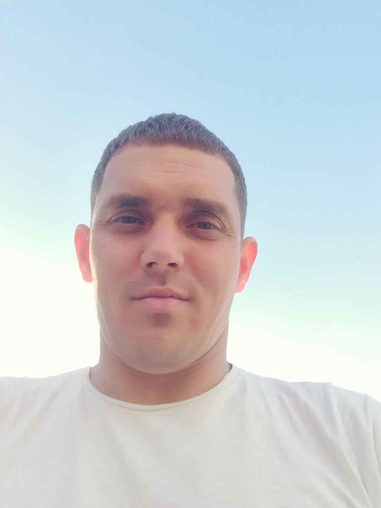  ,   Maxim, 42 ,   ,   