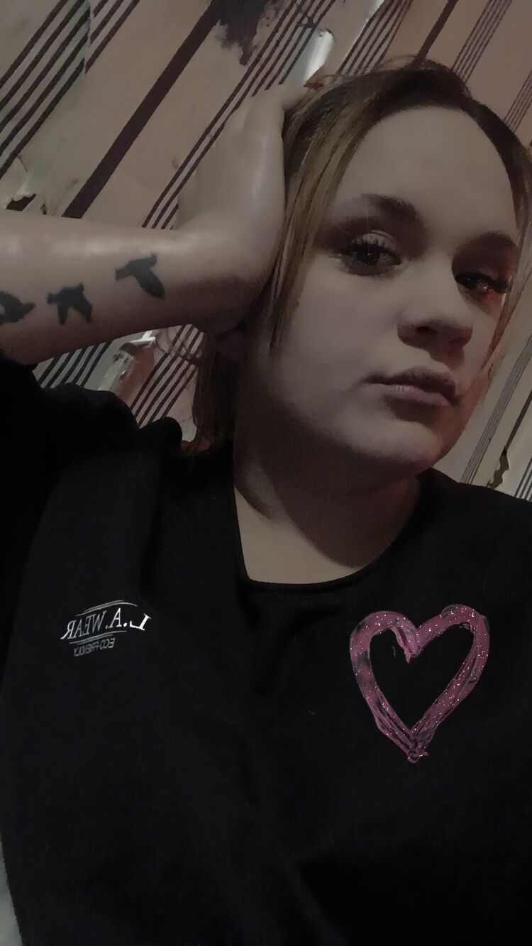  49394229  Anna, 25 ,    