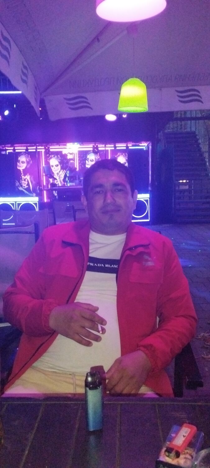  46535359  Behruz, 31 ,    