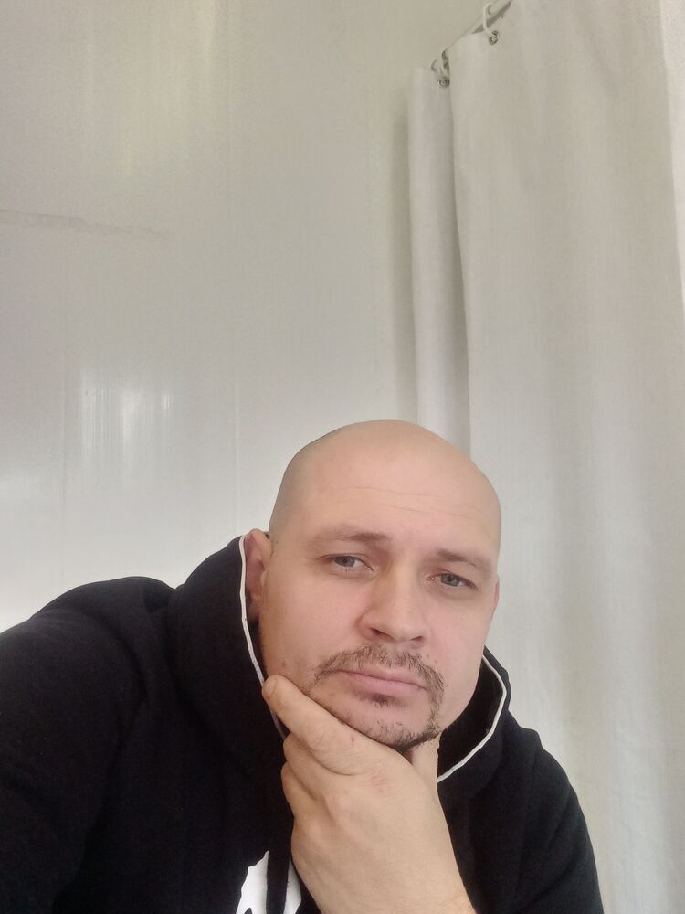  27061599  Alex, 42 ,    
