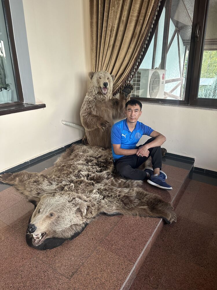  37621419  Azamat, 32 ,    