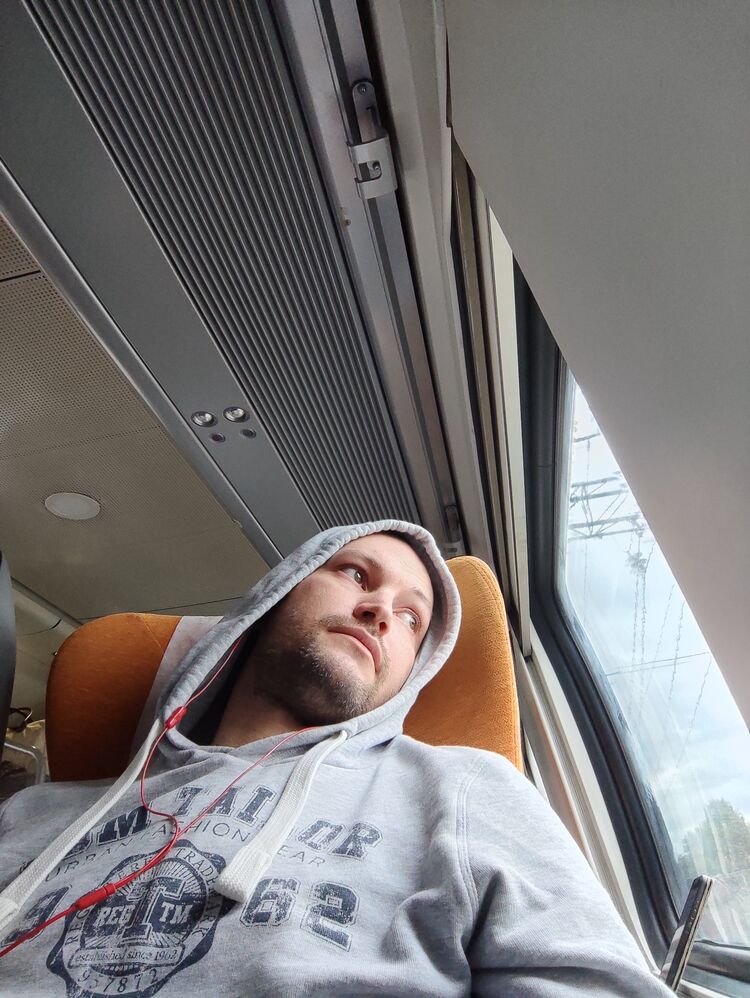  48495259  Denis, 38 ,    