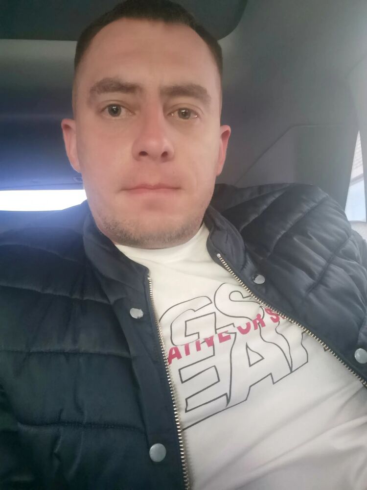  53618399  Andrej, 30 ,    