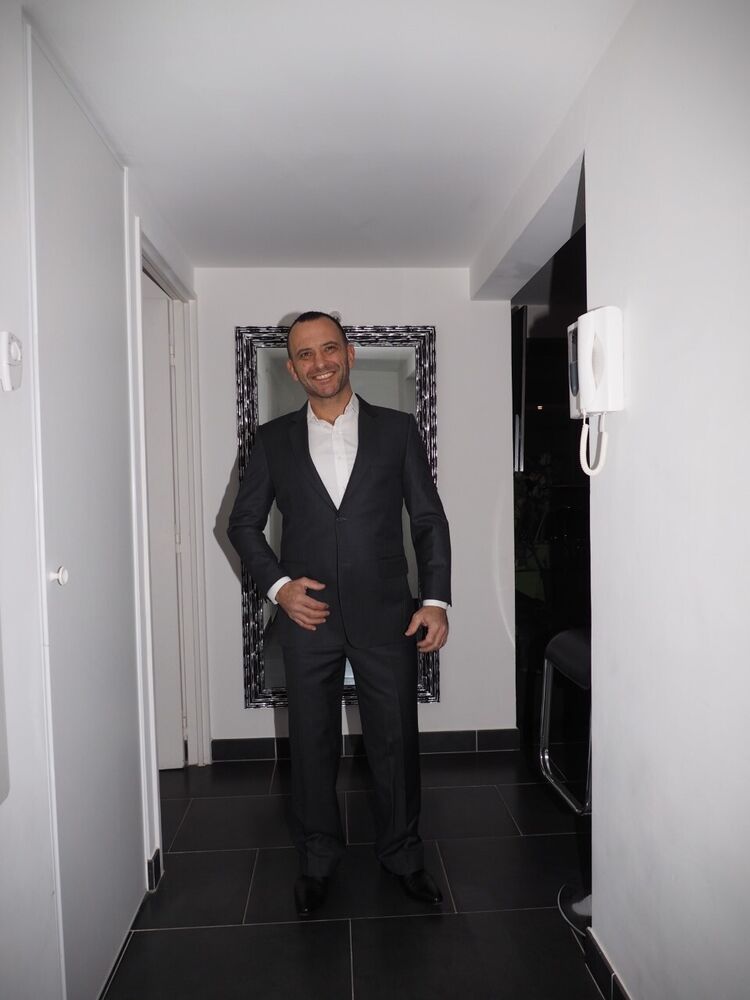  22933099  Richard, 49 ,    