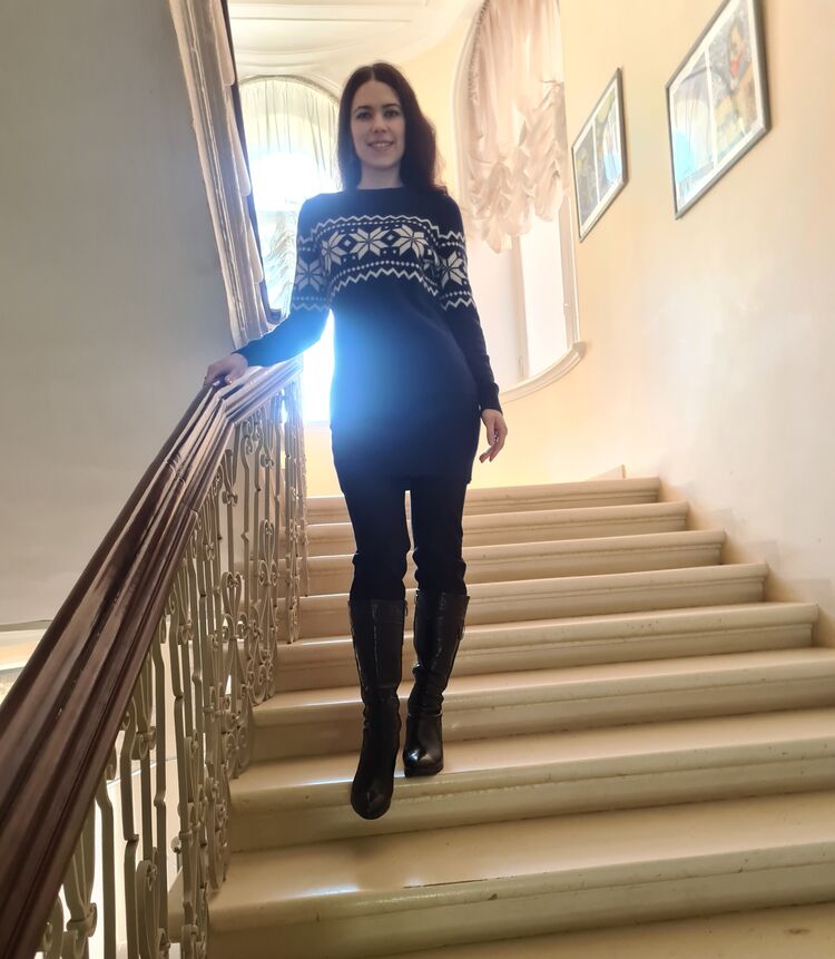  54053699  Elena, 44 ,    