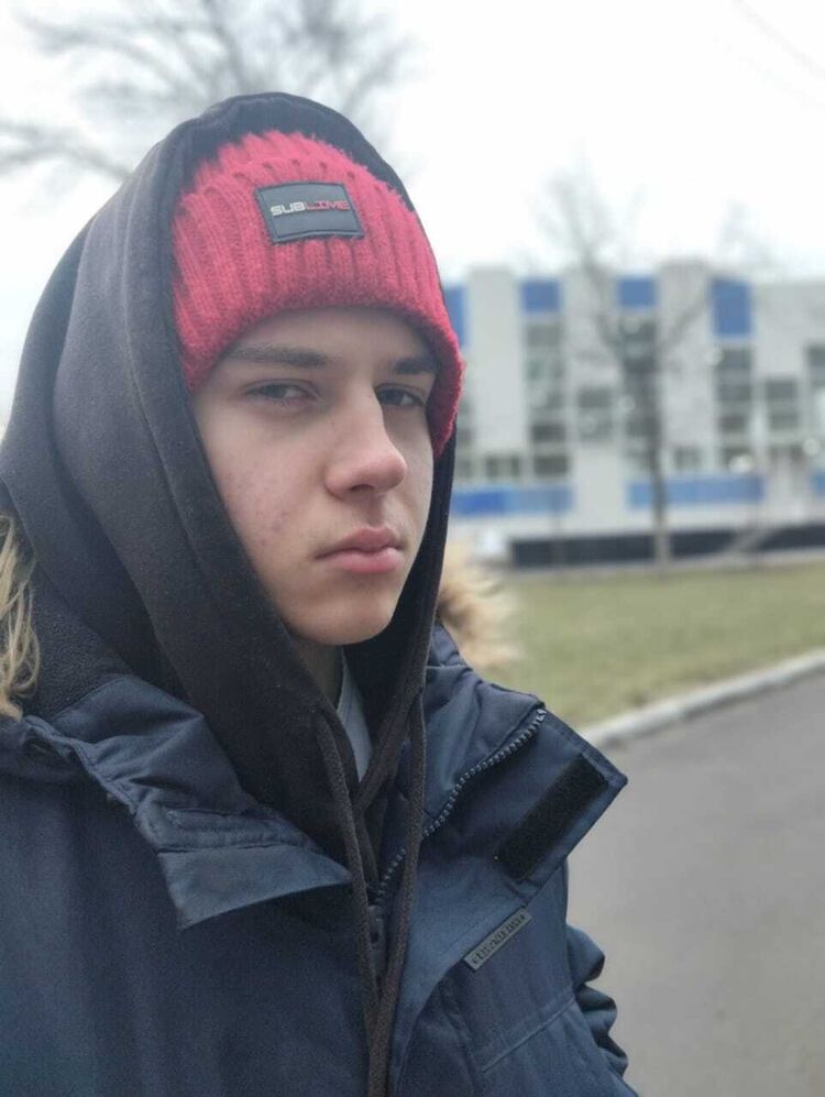  52074299  , 18 ,    --