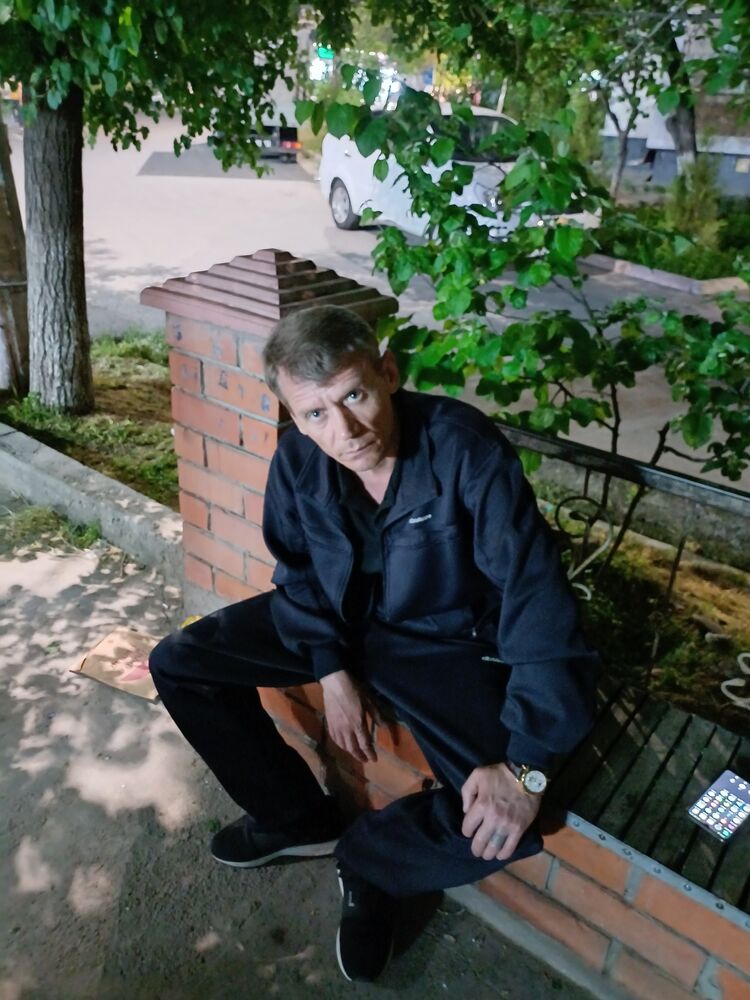  42736539  Oleg, 48 ,    