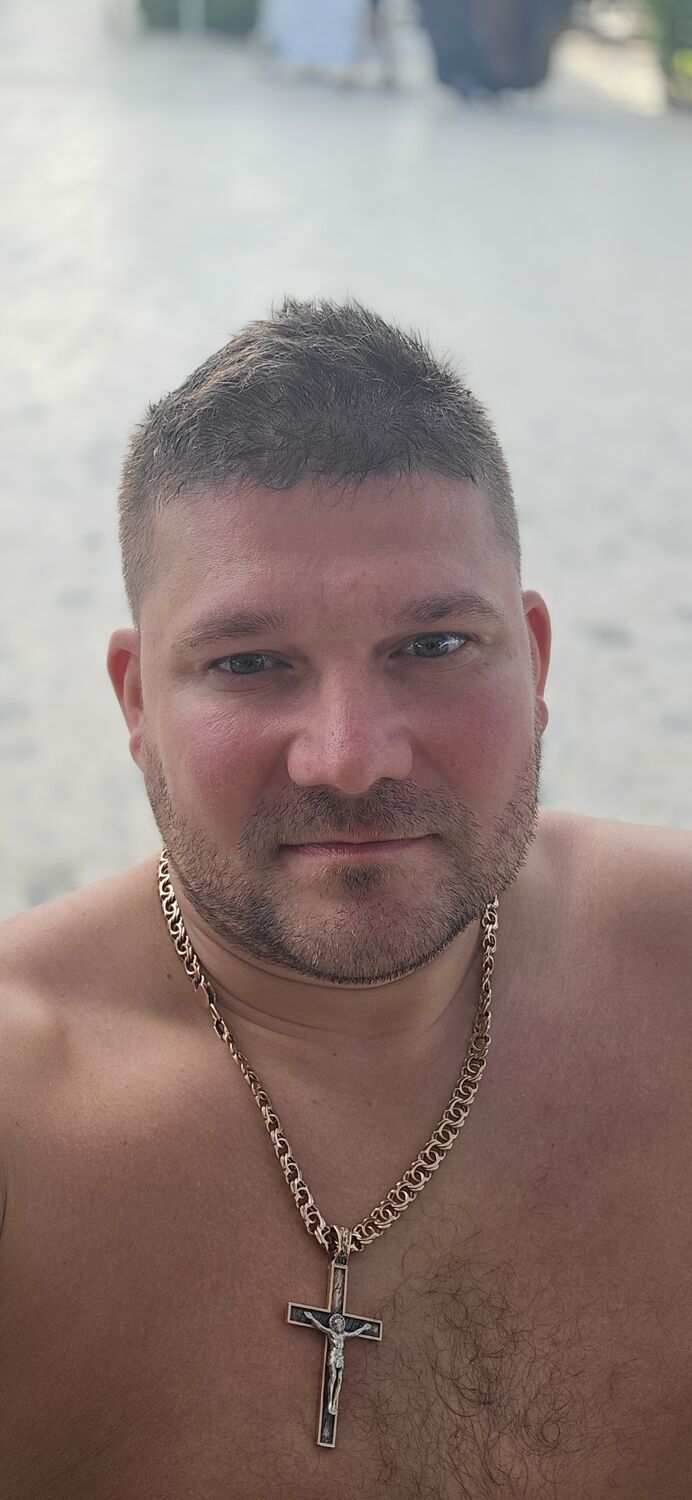  49960569  Andriy, 40 ,    