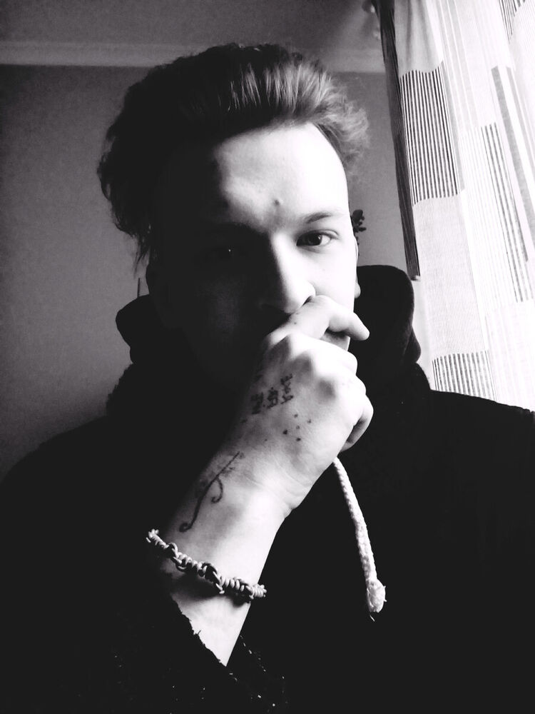  21988019  Andrey, 24 ,    -
