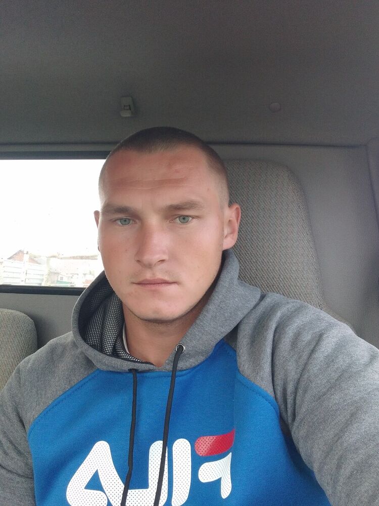  21074879  Maks, 27 ,    