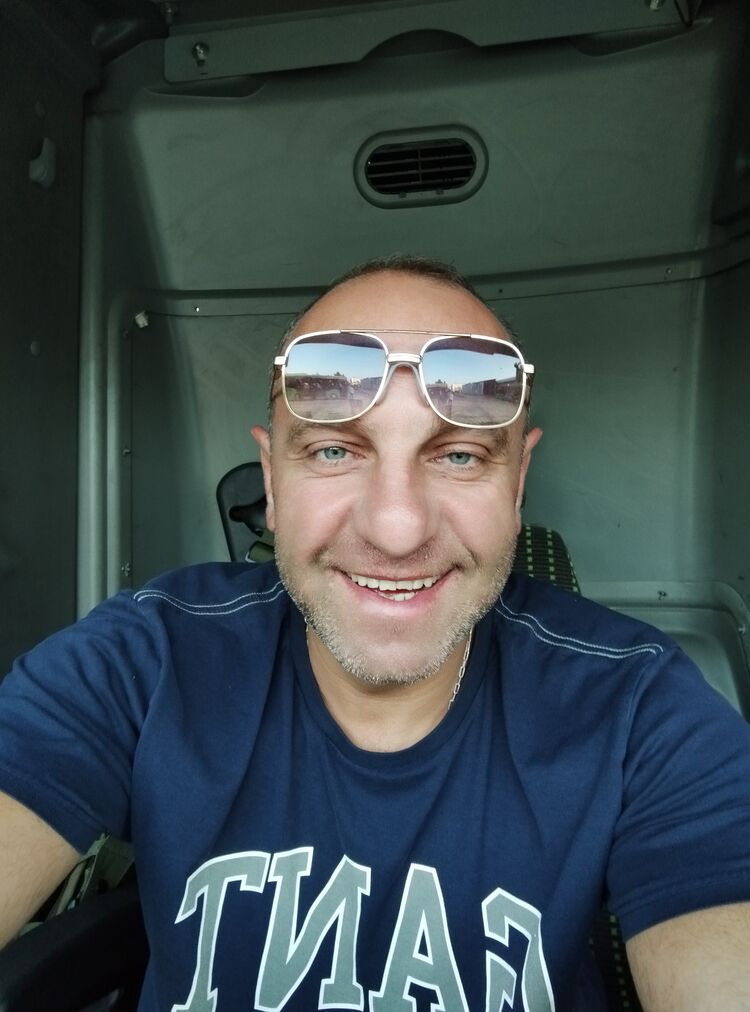  42208179  Gio, 46 ,    