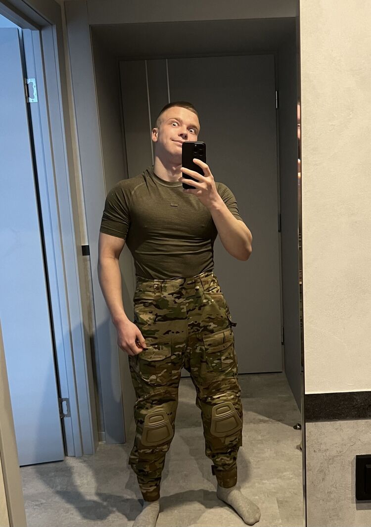  ,   Alex, 22 ,   ,   