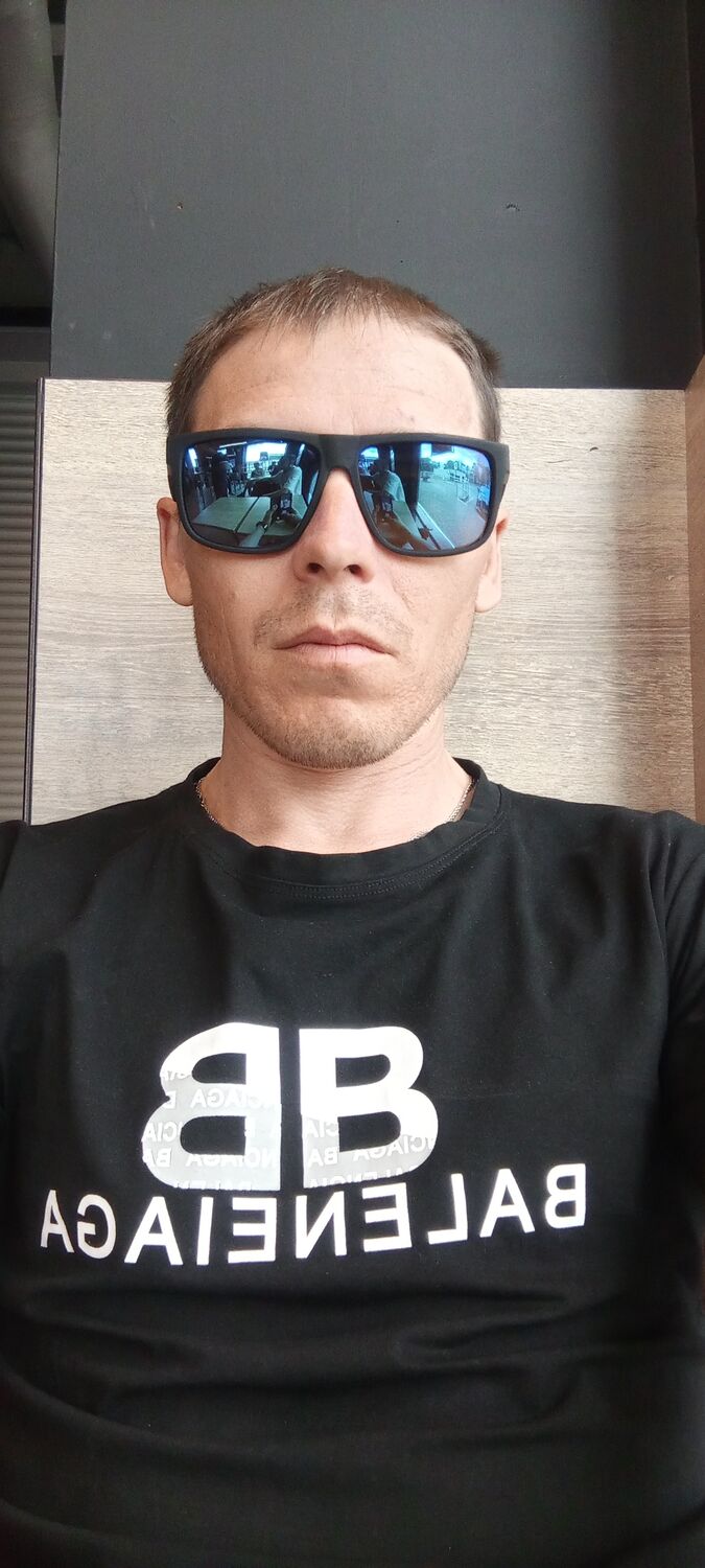  43501919  Stanislav, 41 ,    