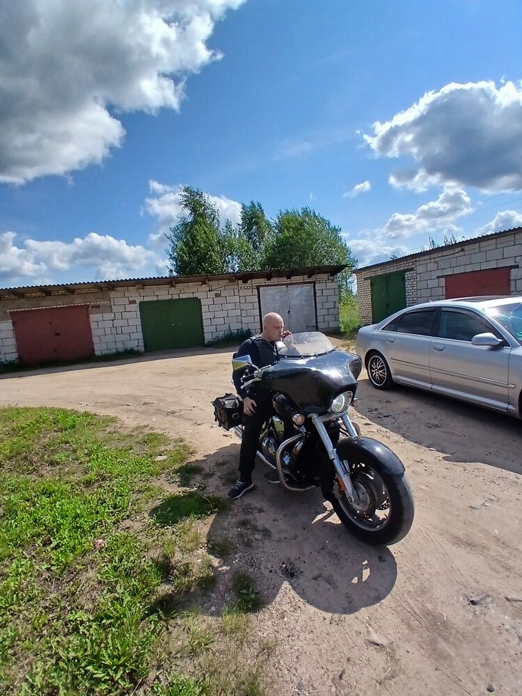  48770509  Sergei, 32 ,    
