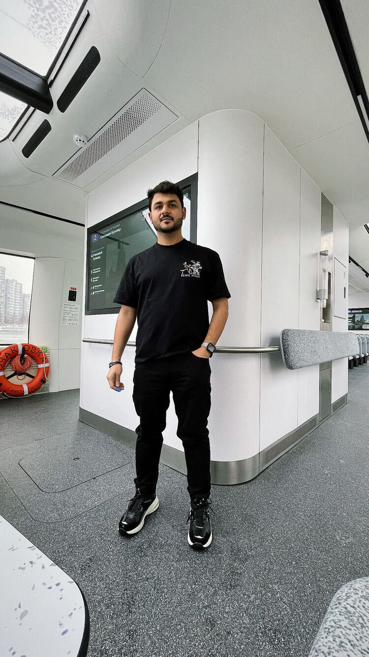 ���������� ������, ���� ������� Varun Kalra, 33 ����, ������������ ��� ������, ����� � ���������