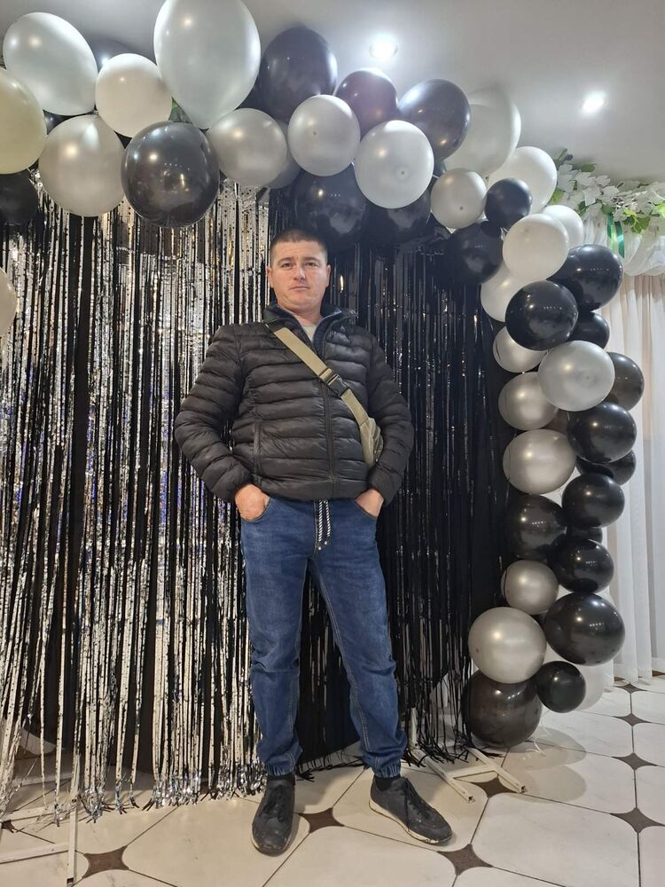  48589399  Vitalik, 36 ,    