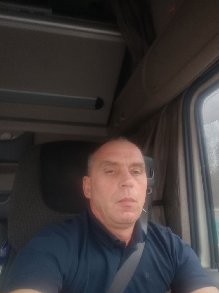  41576169  Vasil, 54 ,    