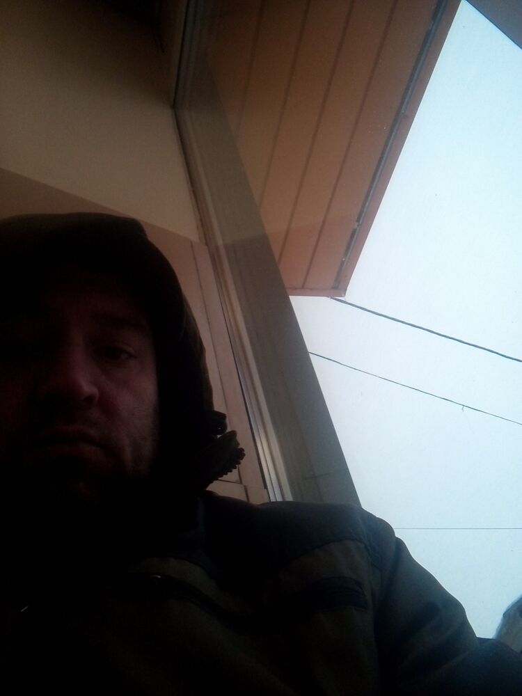  30588239  Ignat, 39 ,    