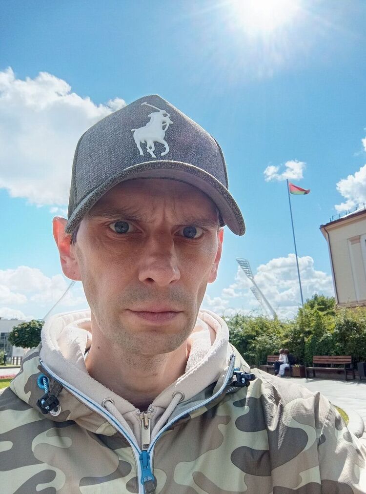  53244039  Vladimir, 40 ,    