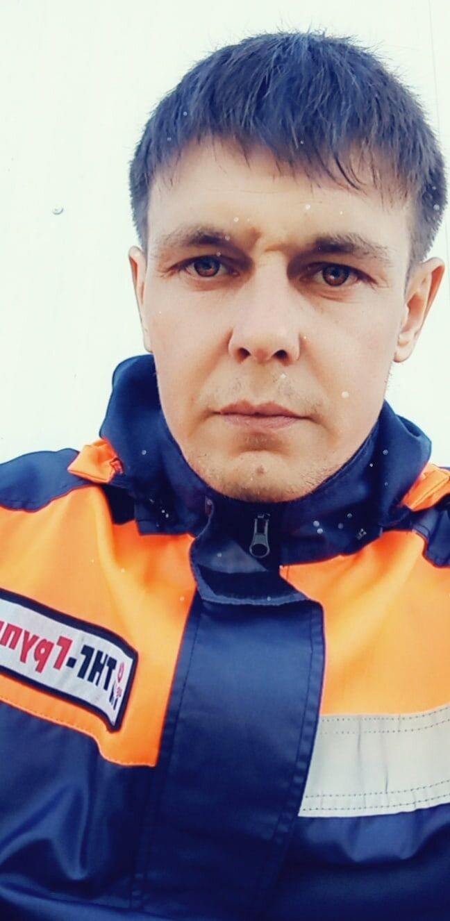  40970869  Sergei, 37 ,    