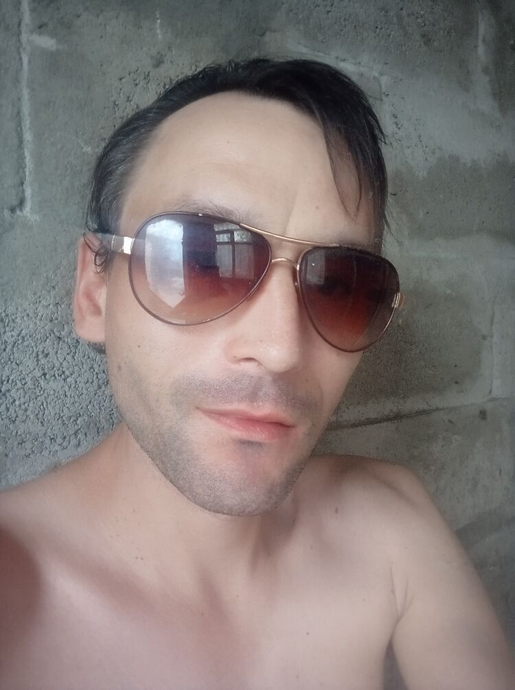  52492589  Denis, 38 ,    