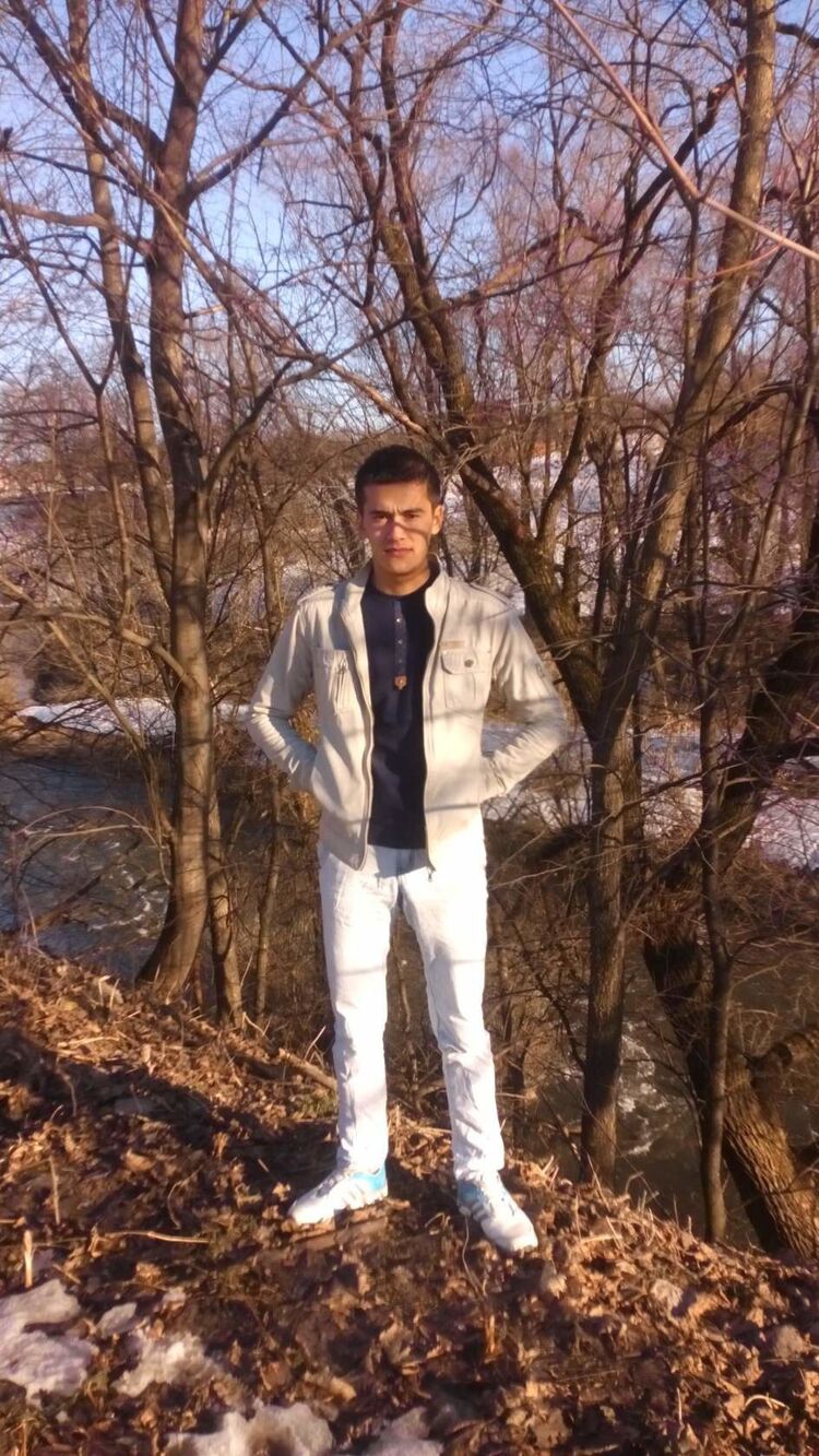  48587719  Umar, 29 ,    