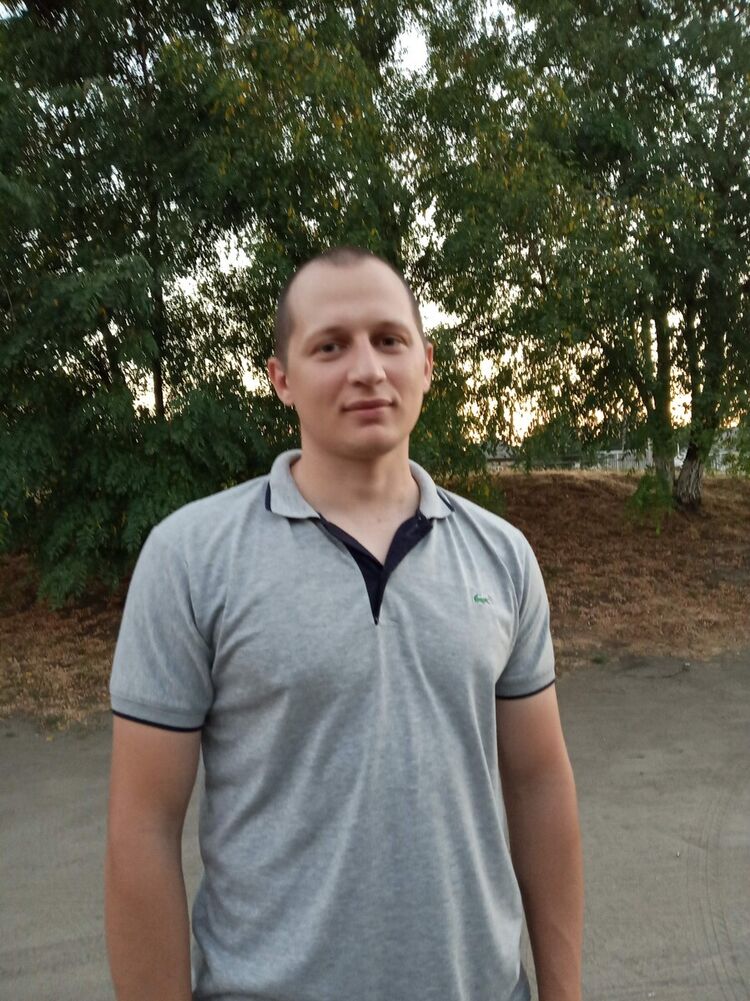  21153089  Evhenii, 33 ,    