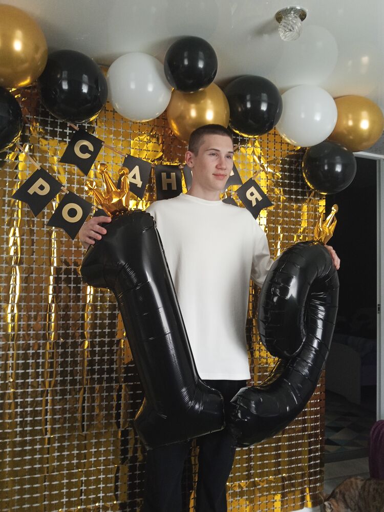  53290009  Pavel, 18 ,    