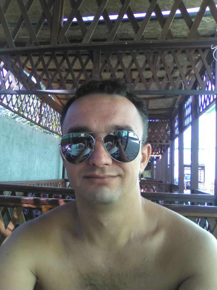  19734649  Artem, 37 ,    