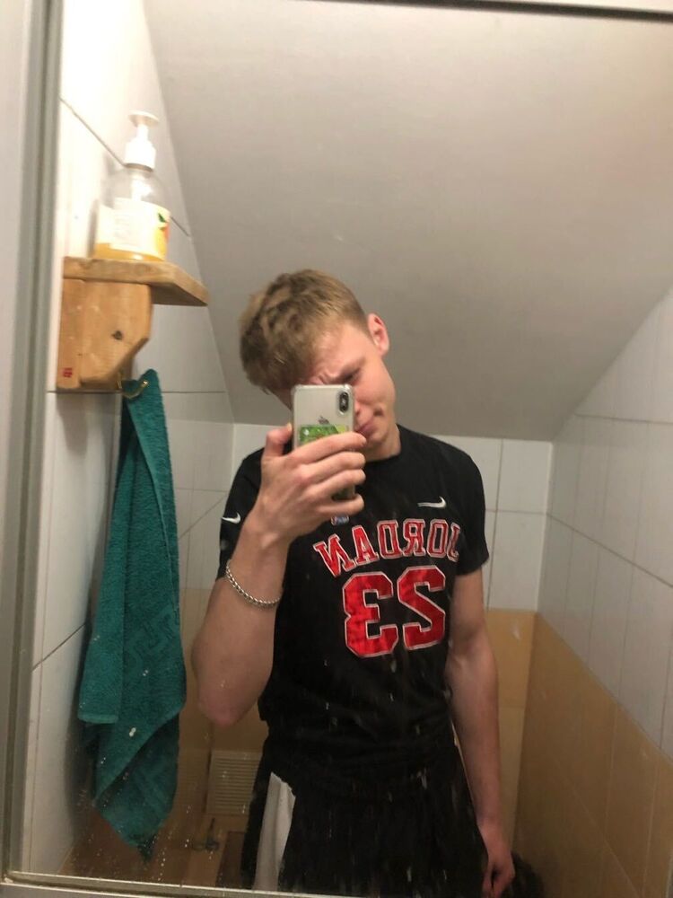  42227639  , 22 ,    
