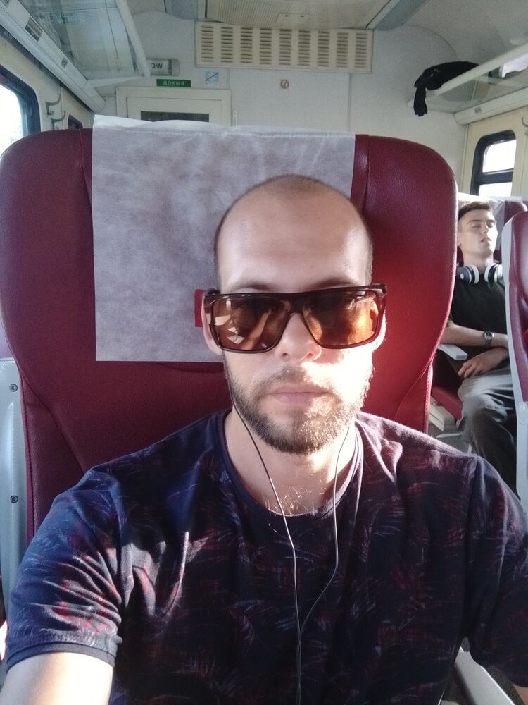  45898089  Vlad, 32 ,     