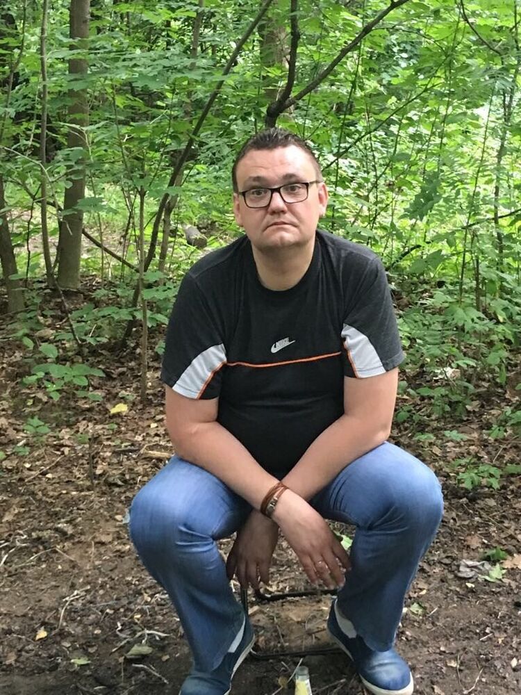  18028629  Alek, 49 ,    