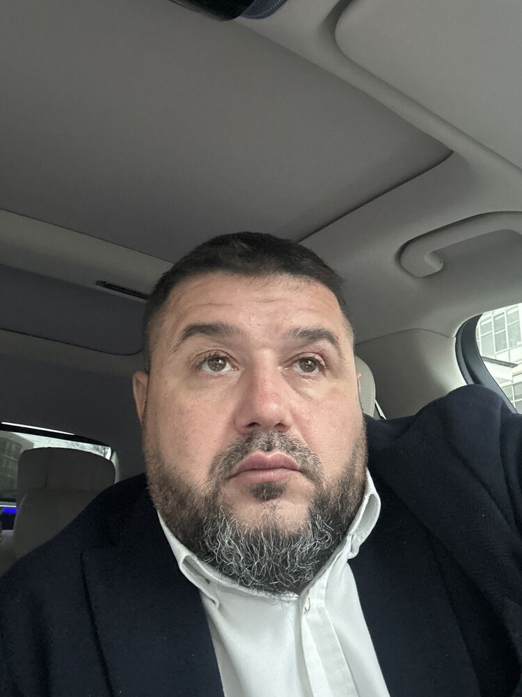  ,   Maksim, 46 ,   ,   