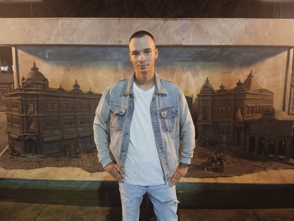  53351759  Vladislav, 29 ,    
