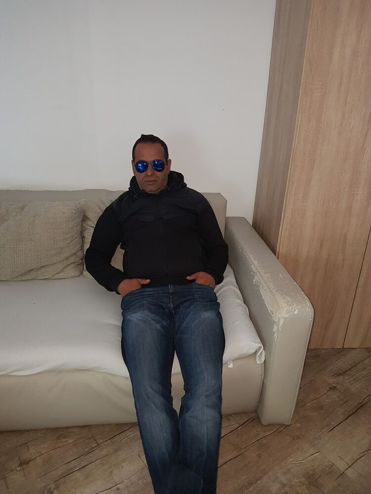  18577639  Vasil, 44 ,    Ingolstadt