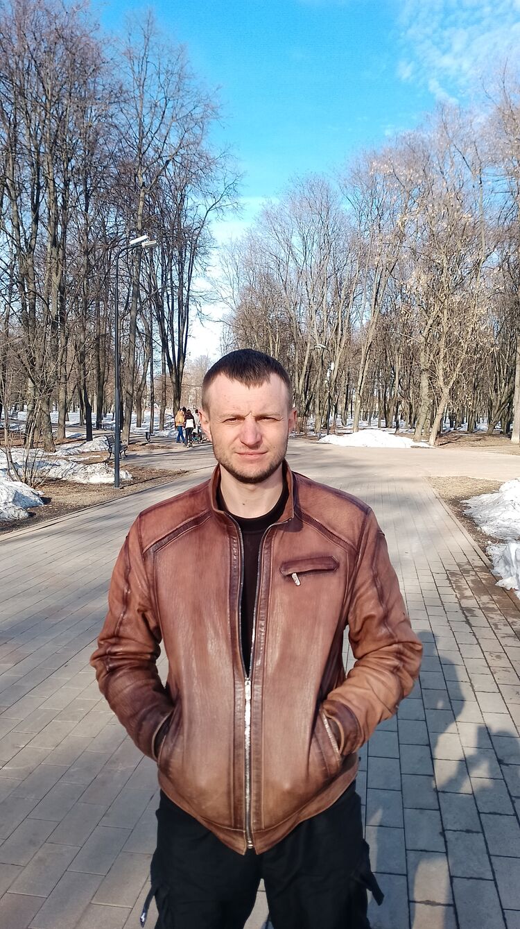  42135749  Victor, 37 ,    