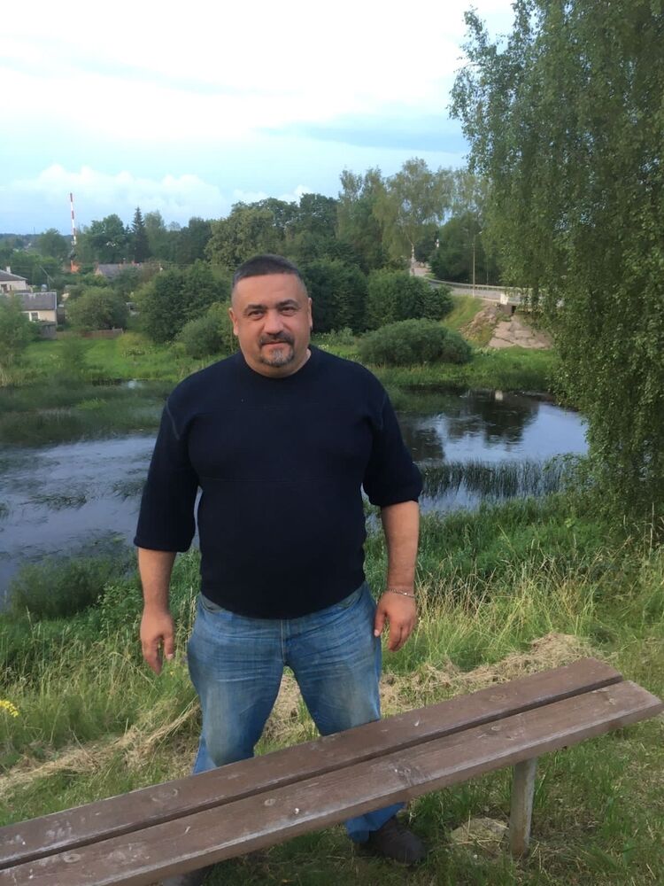  52891419  Andrei, 47 ,    