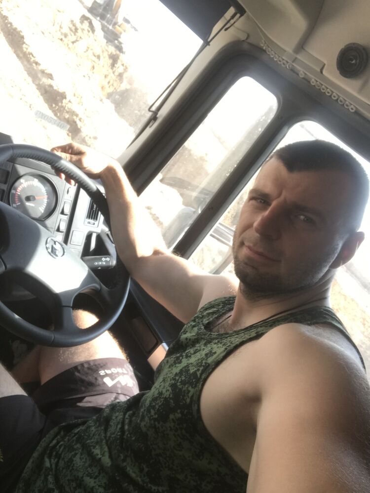  46027549  , 32 ,    