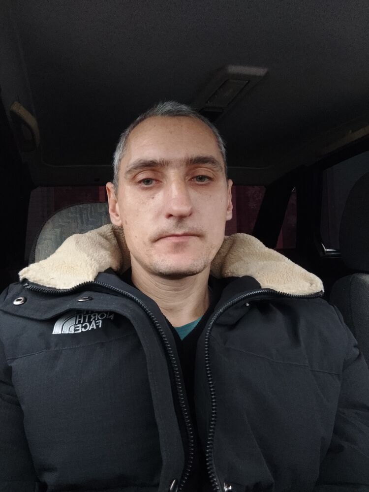  41272859  Den, 44 ,     