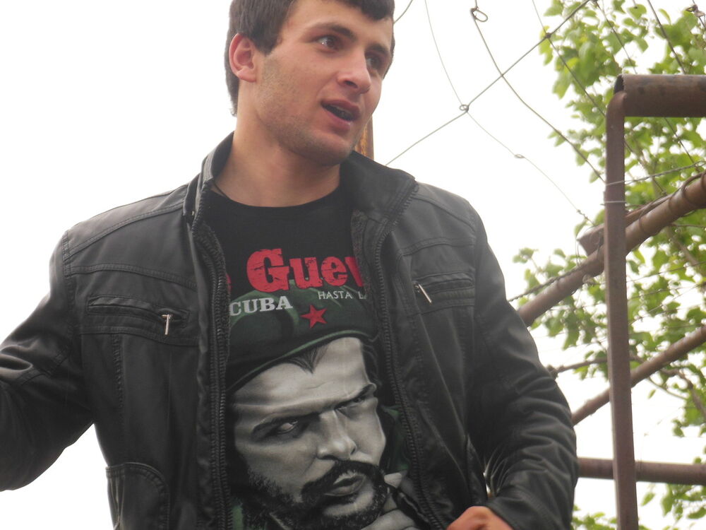  ,   Avtandil, 32 ,   ,   , c 