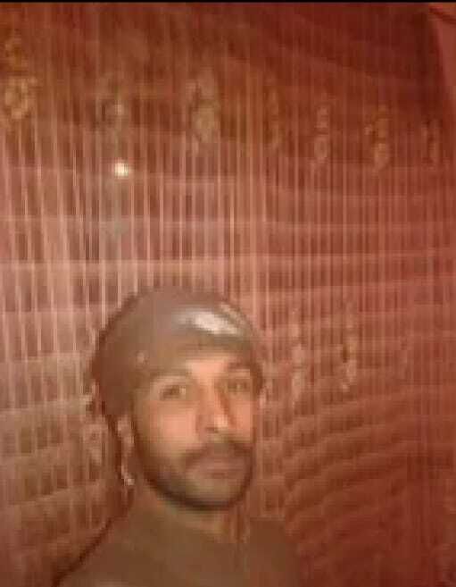  43312649  Karim, 44 ,    Algiers