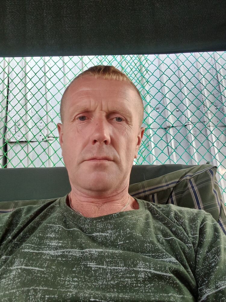  ,   Viktor, 52 ,   ,   