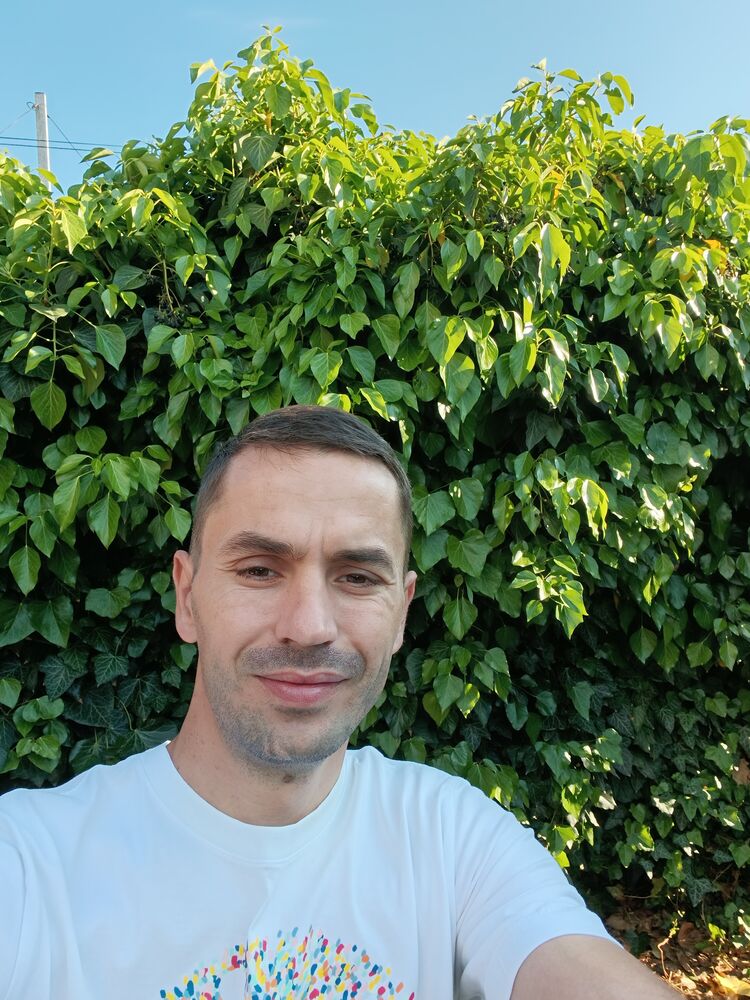  52350799  Sergiu, 34 ,    