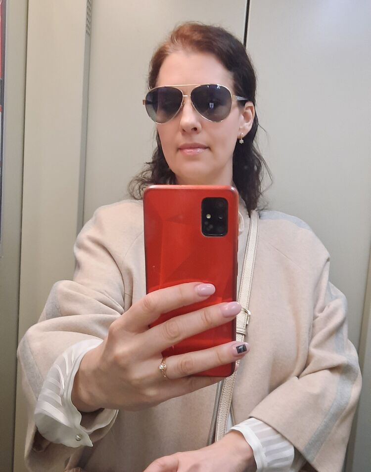  45240989  ELENA, 52 ,    