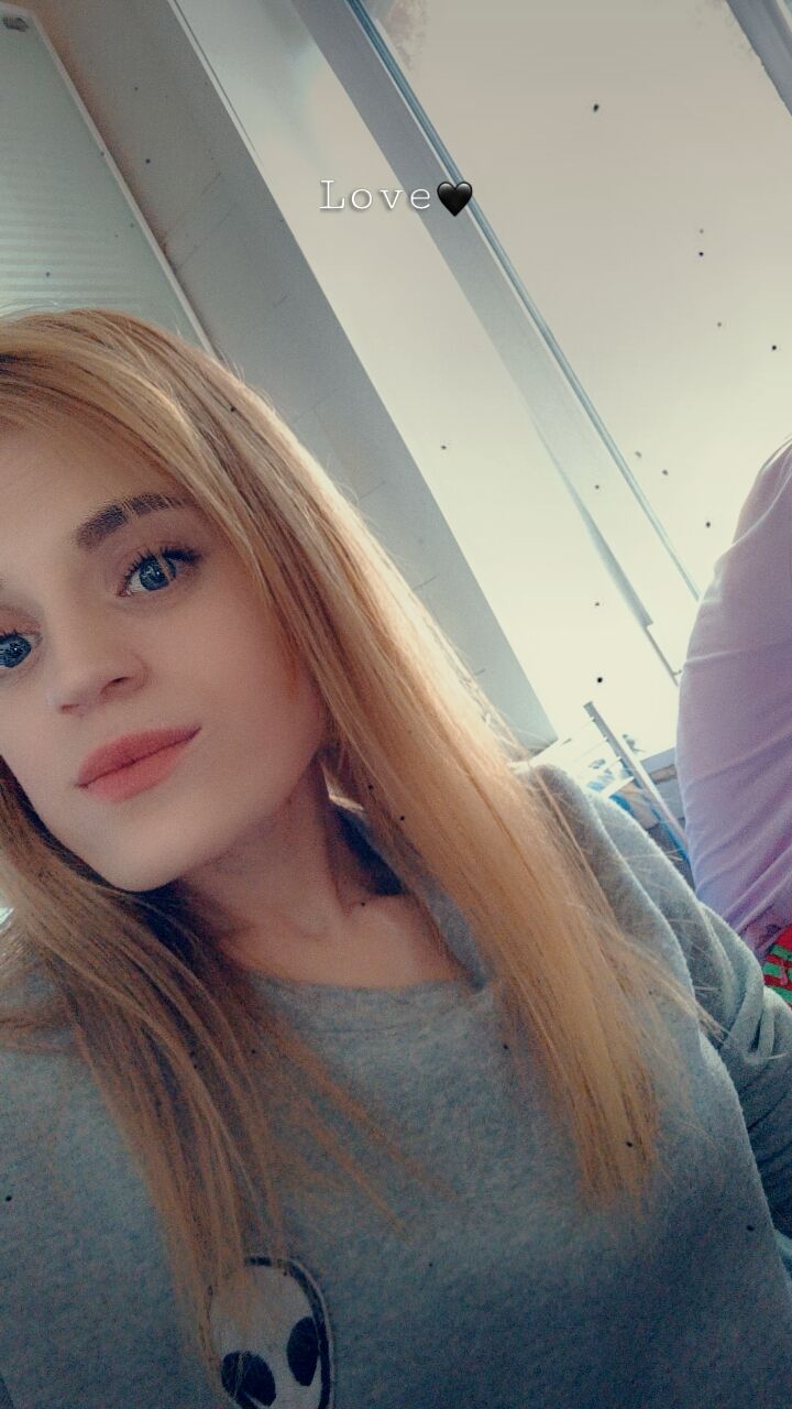  ,   Tata, 27 ,  