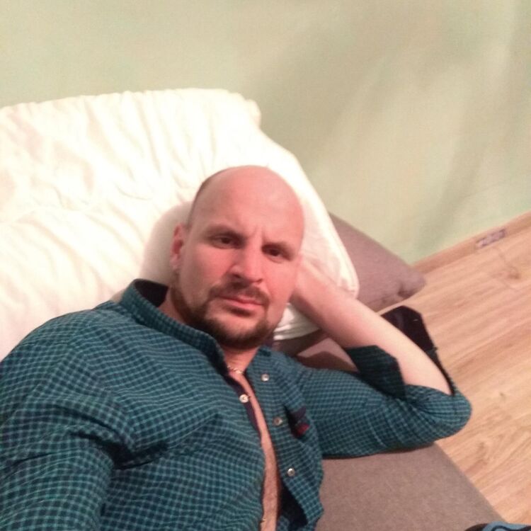  ,   Artur, 41 ,   ,   