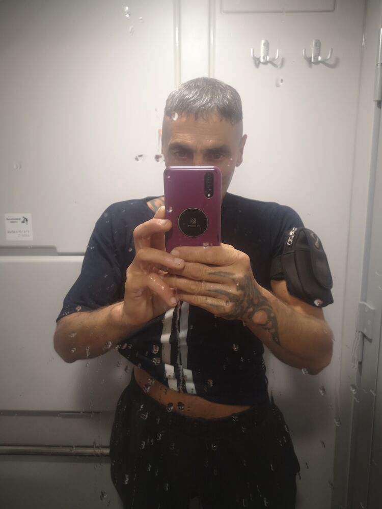  51249639  Gera, 49 ,    