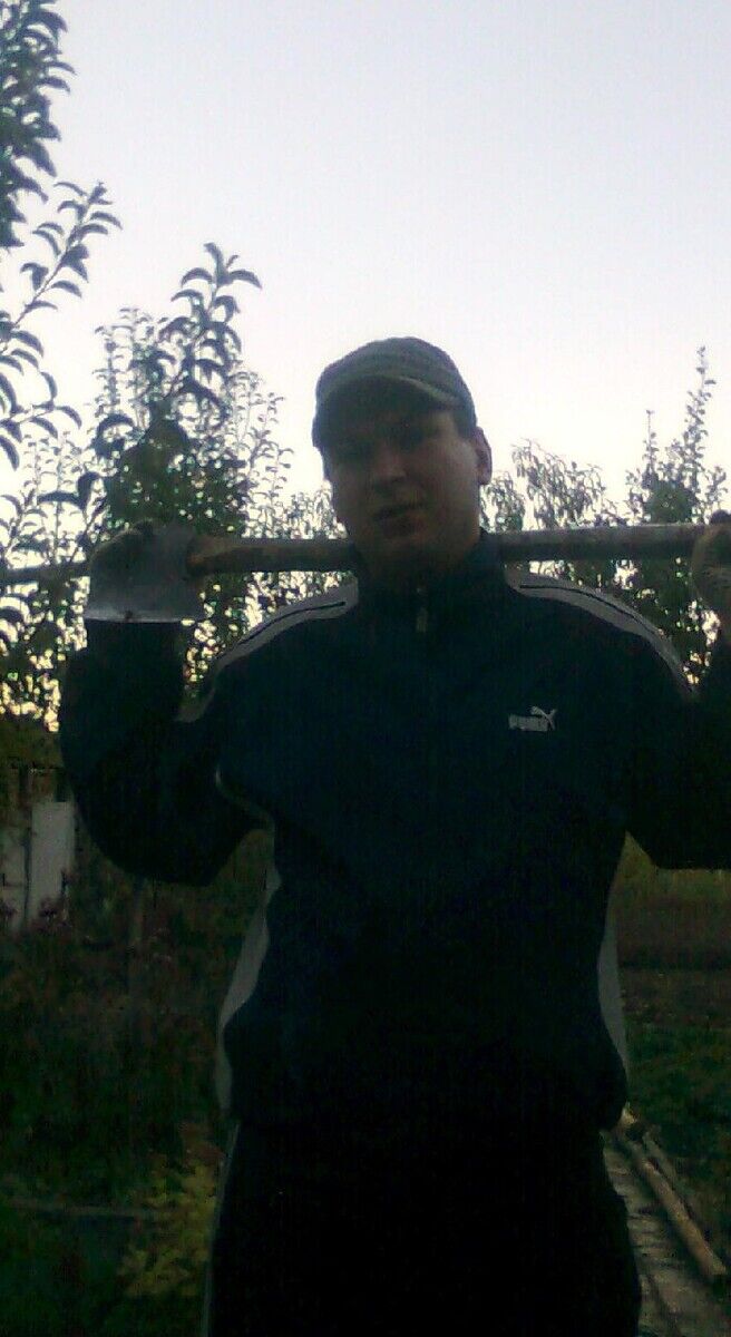  21770889  Alex, 42 ,    